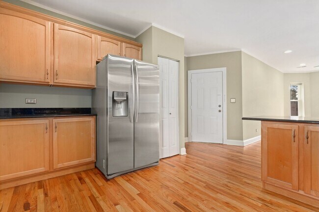 Building Photo - 6305 N Richmond St