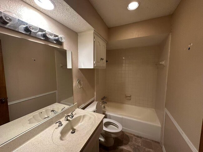 Building Photo - 4724-4726 Berridge Ln, Dallas, TX 75227