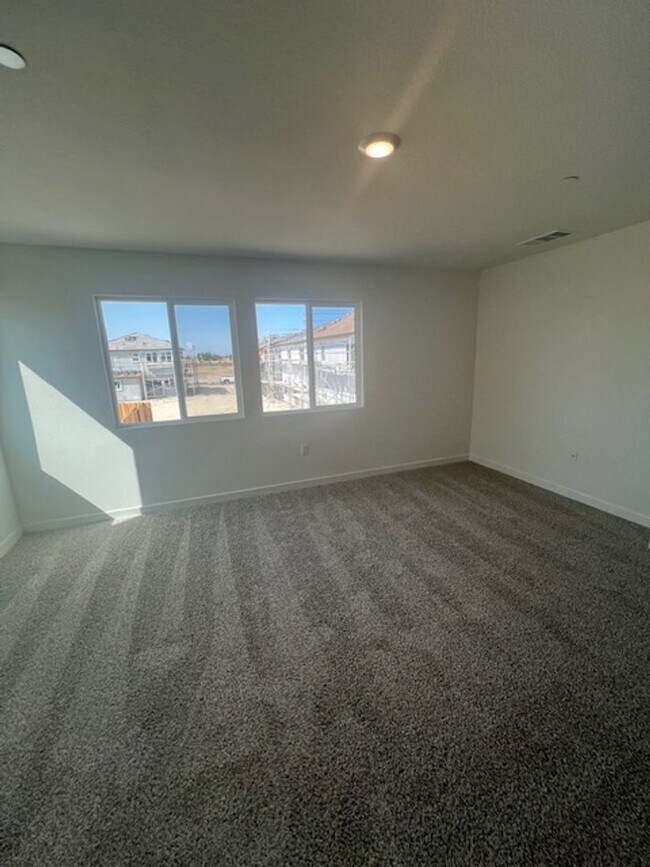 Building Photo - Brand new 4 Bedroom Smart Solar Home in Am...