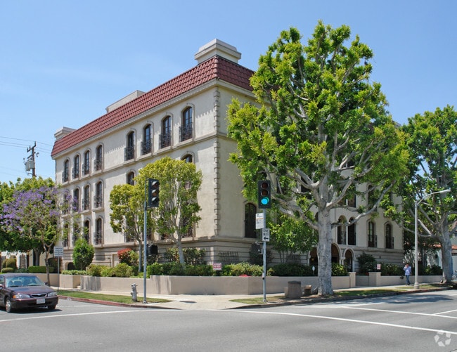 Building Photo - 8930 Burton Way