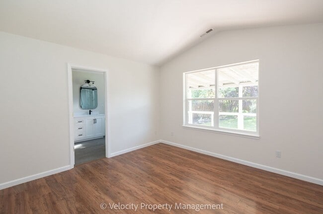 Building Photo - Remodel SW Redmond Home