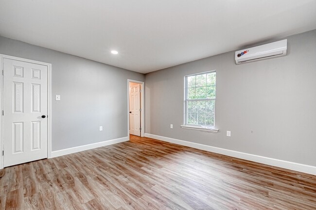 Building Photo - 6715 Victoria St