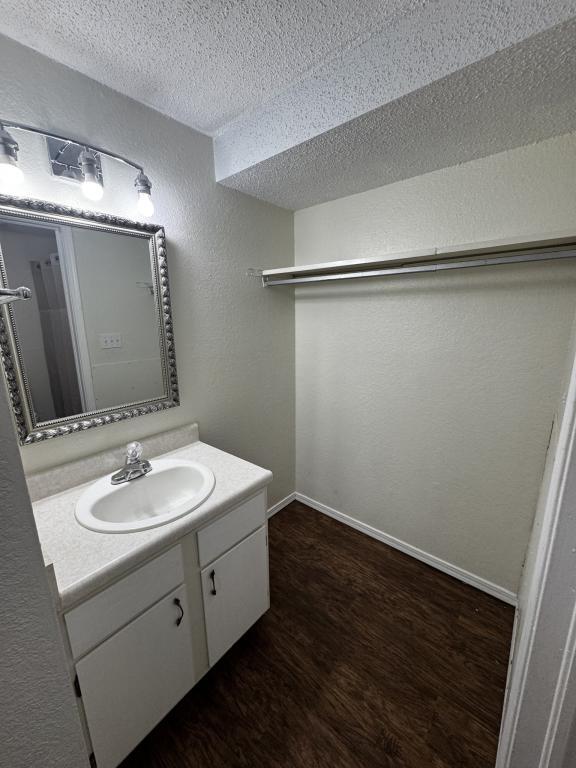 Building Photo - 103 E Central Ave