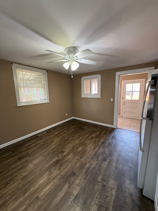 Building Photo - 3238 Mt Pleasant St