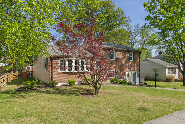Building Photo - 2023 Rollingwood Rd