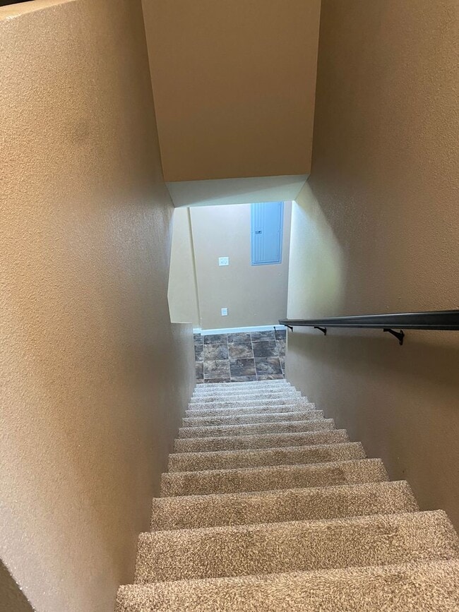 Building Photo - 3 bed 2.5 Bath Twin Home SORRY NO PETS!!