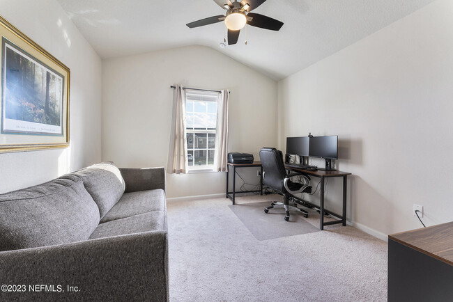 Building Photo - 6867 Roundleaf Dr