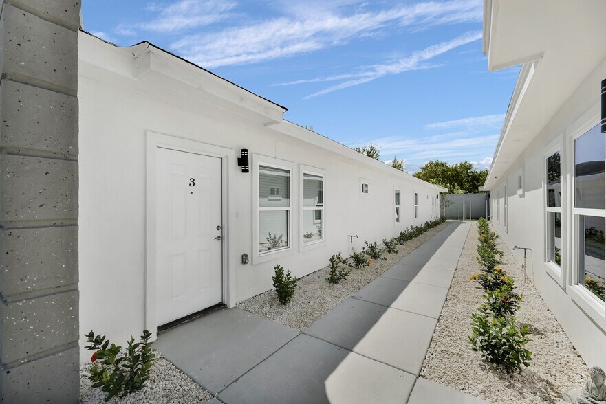 Building Photo - 4721 Magnolia Ave