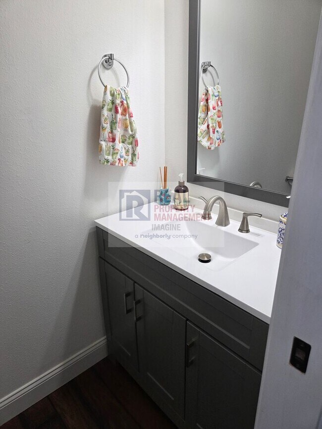 Building Photo - Check out this beautiful 3 bedroom, 2.5 bath home!