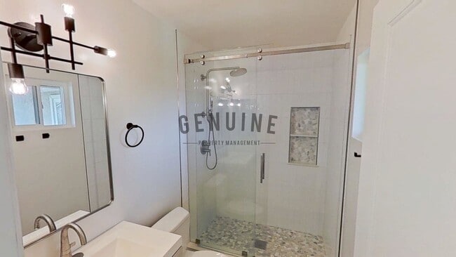 Building Photo - Beautiful 3Bd 2.5Ba Costa Mesa Townhome