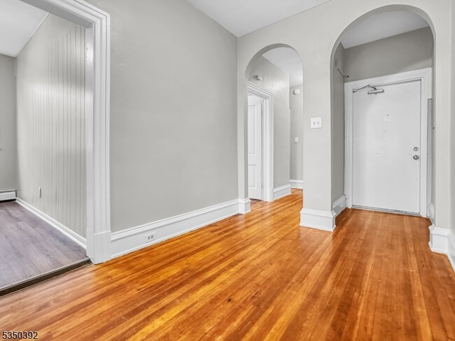 Building Photo - 154 Hudson St