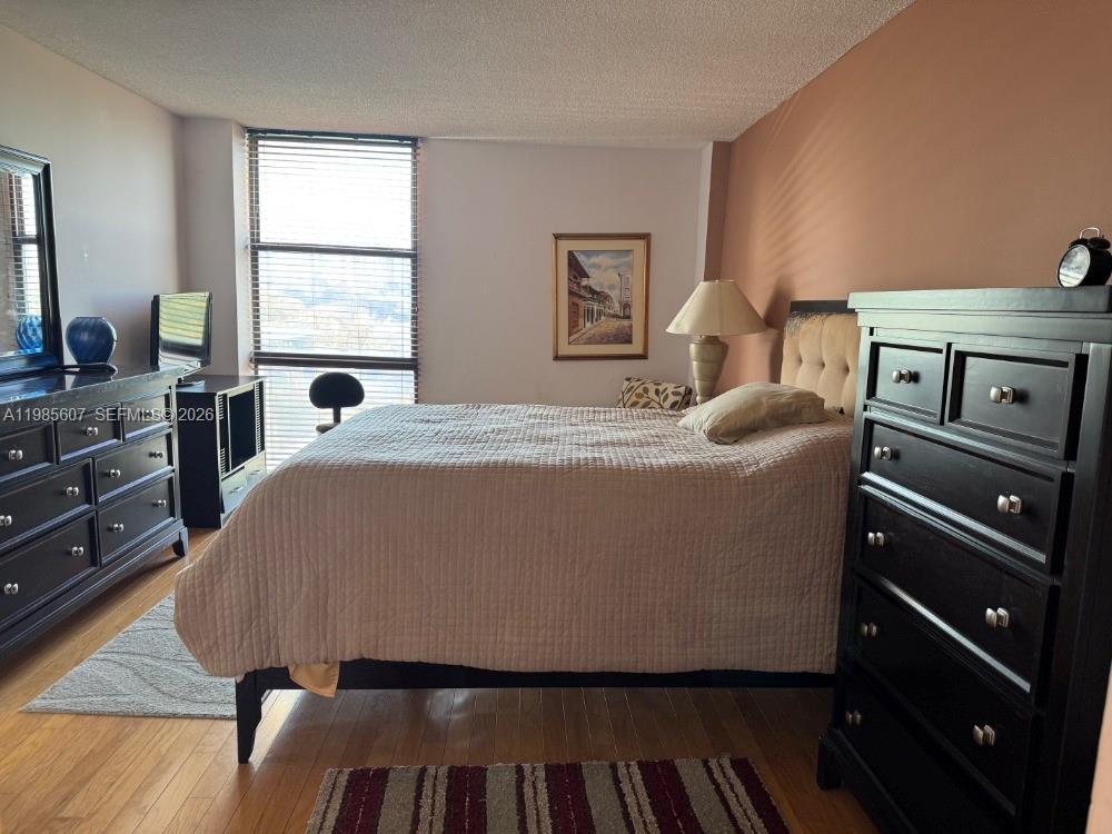 Bedroom - 3675 N Country Club Dr