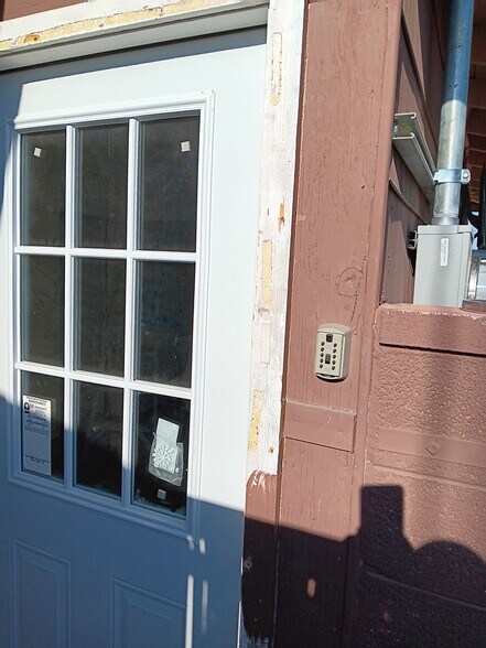 Building Photo - 44279 Carolside Ave