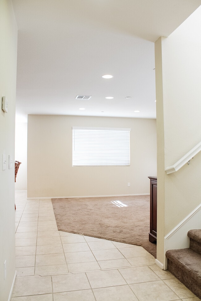 Building Photo - 34213 Parkside Dr