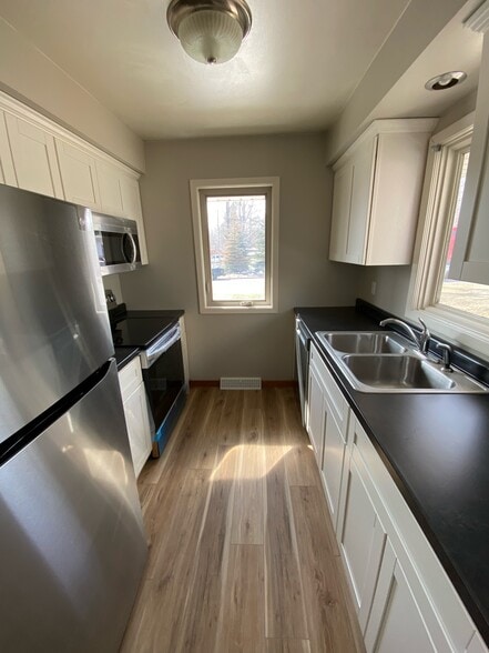 Kitchen - 3507 Aquila Ave S