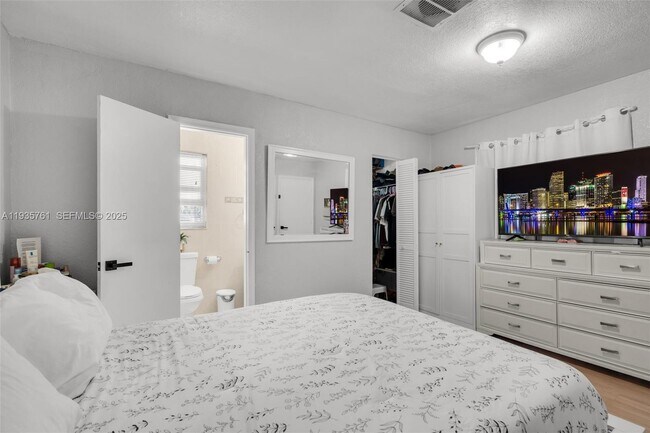 Building Photo - 6841 NW 7th Ct