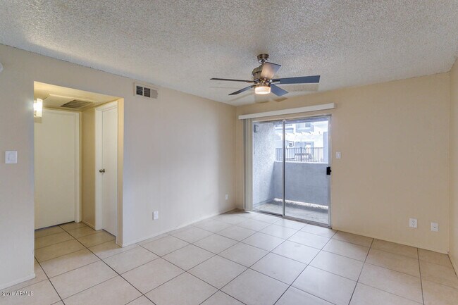 Building Photo - 4410 N Longview Ave