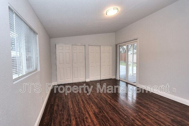 Building Photo - 2000 Belcot Rd