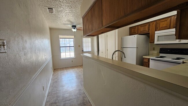 Building Photo - 544 E Windsor Dr