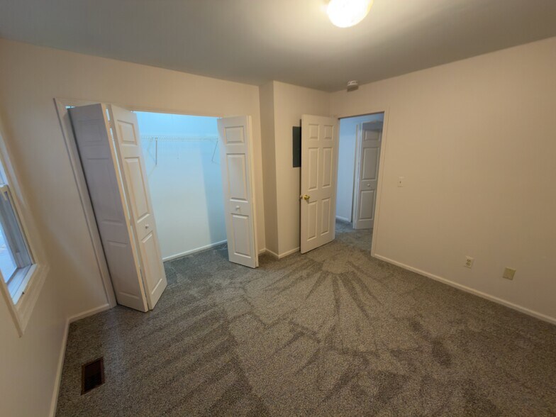 Building Photo - 846 Beaconsfield Ave