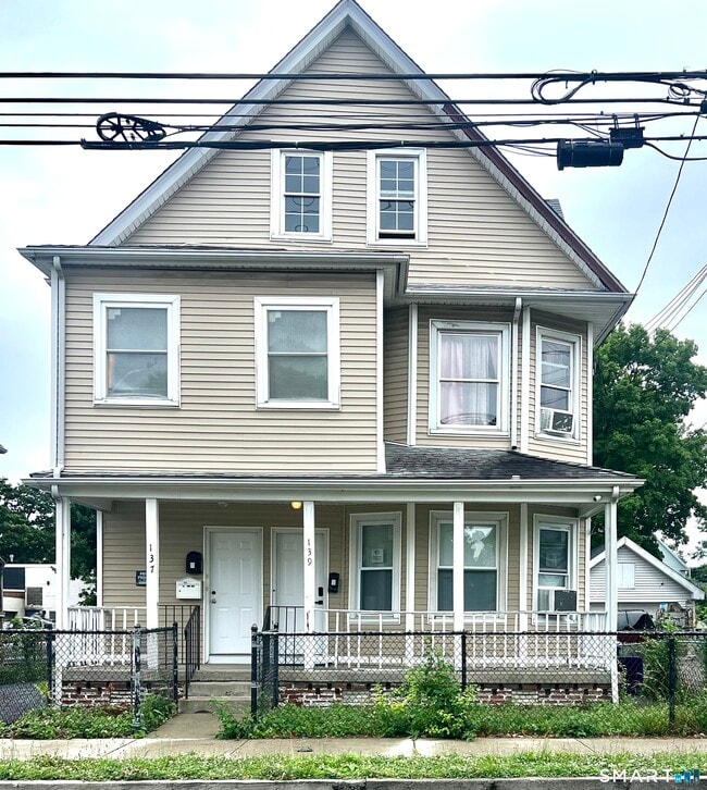 Building Photo - 137 Hollister Ave