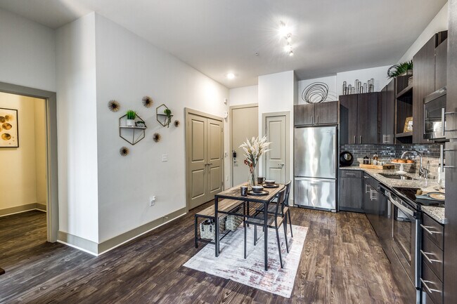 Building Photo - Ask About Our Multiple Specials – You Could Save Big!