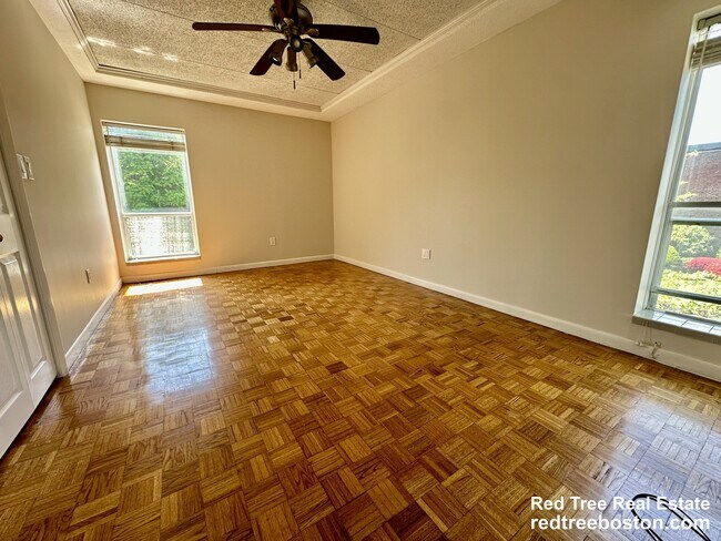 Building Photo - 44 Broadlawn Park