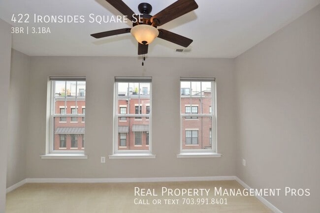 Building Photo - 422 Ironsides Square SE