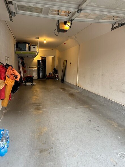 Building Photo - 1020 S San Marino Way