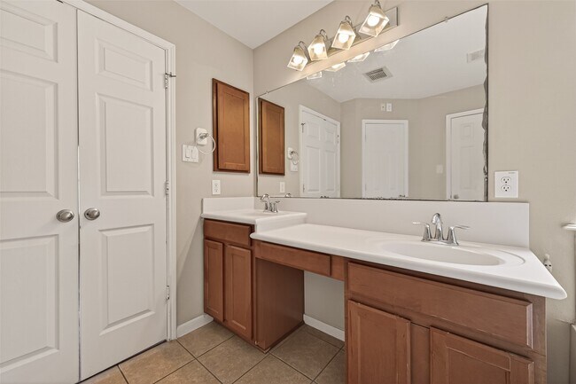 Building Photo - 25918 Silver Timbers Ln