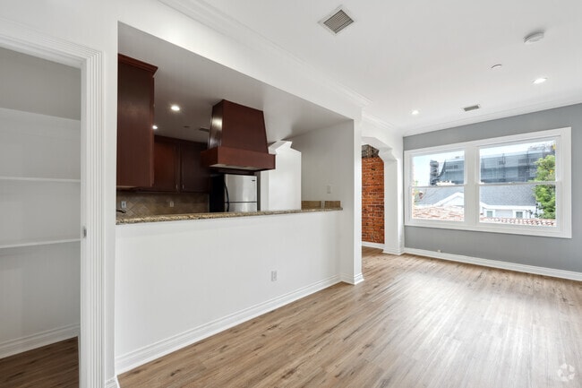 Interior Photo - 1236 N Flores St