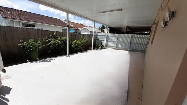 Building Photo - 7640 NW 182nd Terrace