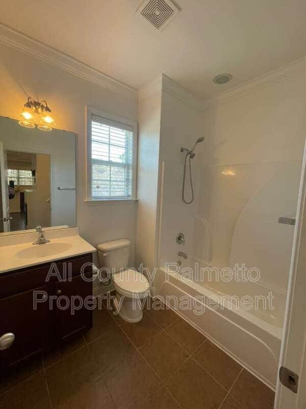 Building Photo - 4077 Hartland St