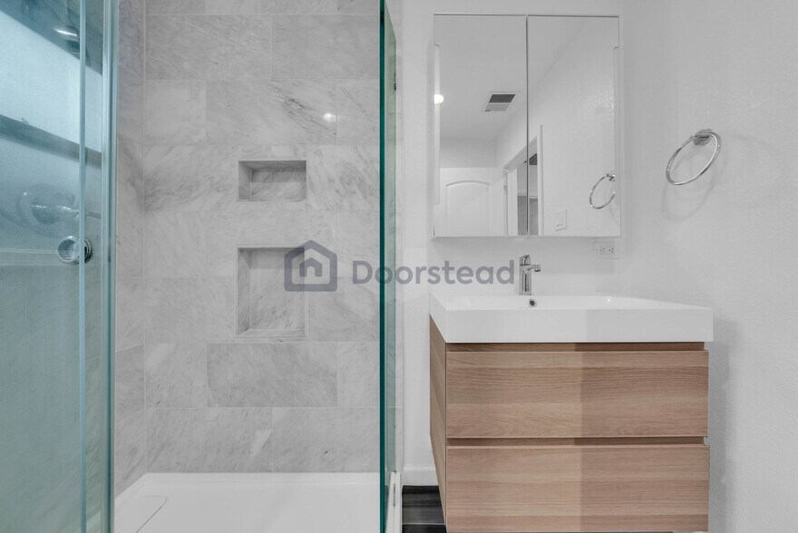 Building Photo - 2448 Pioneer Ave