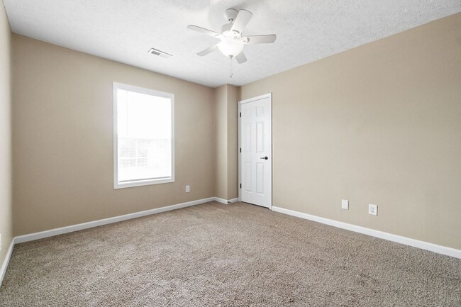 Building Photo - 2 Bedroom Apartments 1.5 Bathroom Townhome