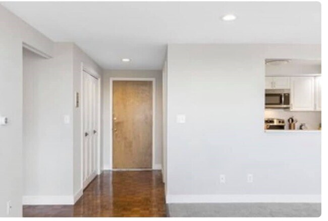 Building Photo - 3 Stonehill Dr