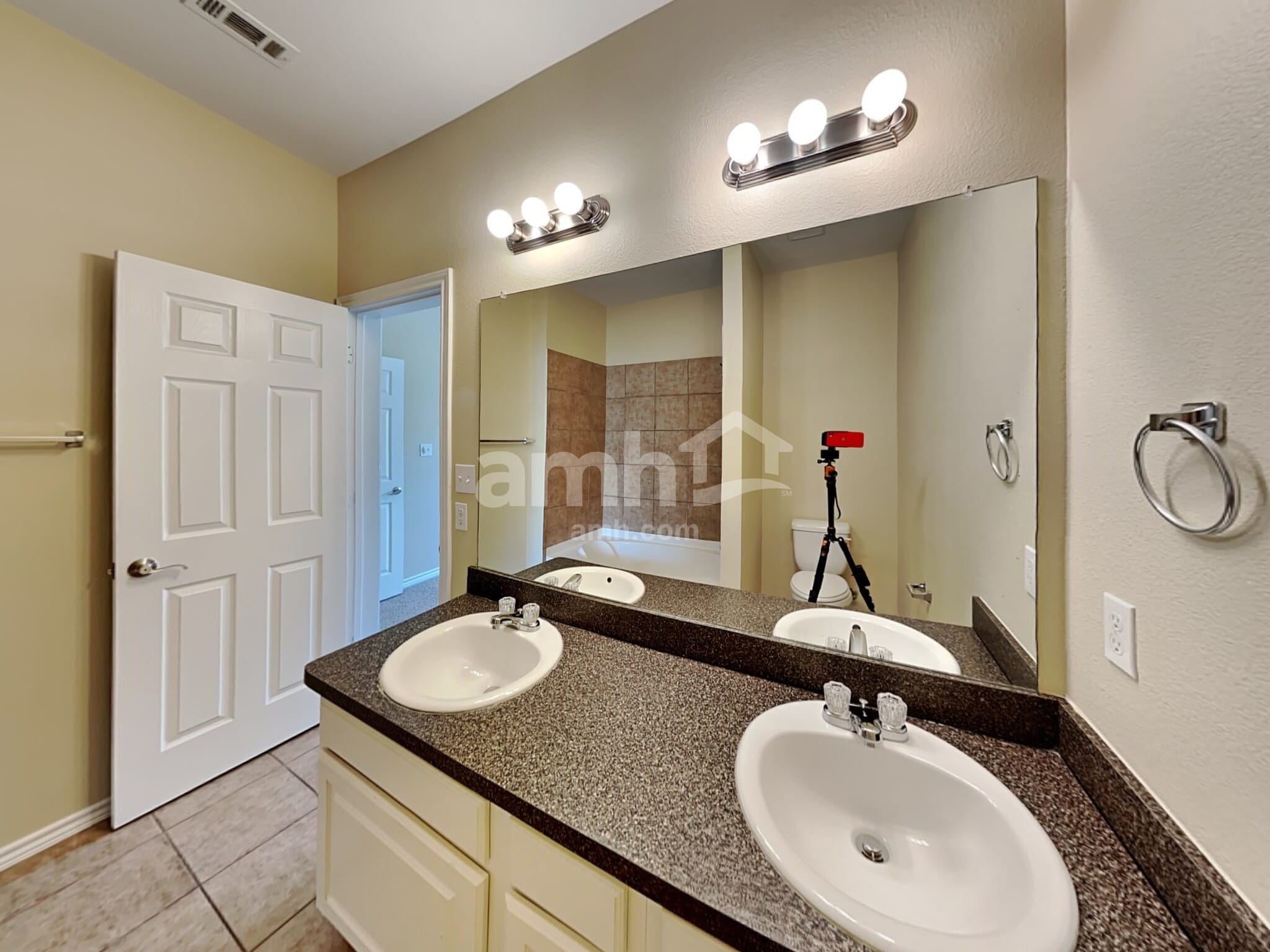 Building Photo - 5400 Galante Ln