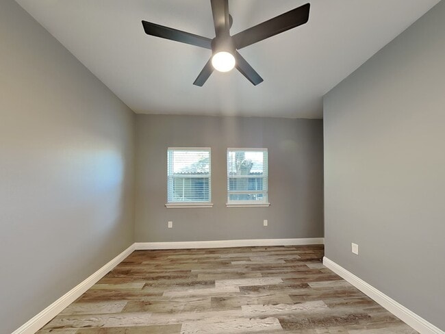 Building Photo - 633 Helena Ave