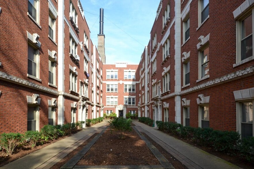 Primary Photo - 549 W Surf St