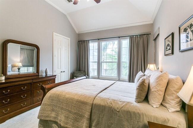 Building Photo - 5742 Kiam St