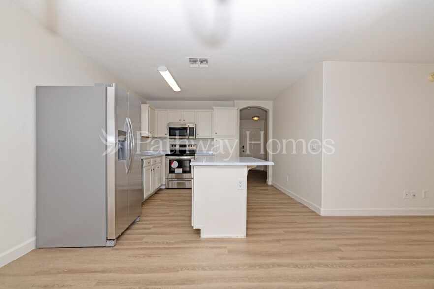 Building Photo - 8839 W Manzanita Dr