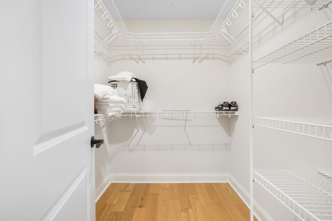 Building Photo - 5013 Bentwood Ct