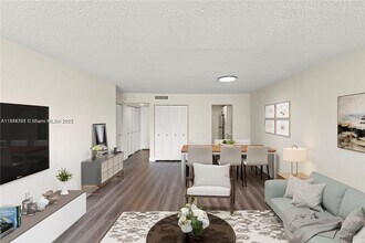 Building Photo - 10400 SW 108th Ave