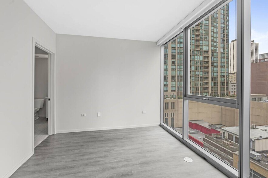 Building Photo - 48 E Huron St