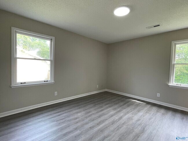 Building Photo - 120 Springfield Ln
