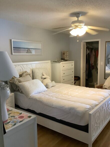 Walk n closet, second chest/dresser and nightstand - 10032 65th Ave N