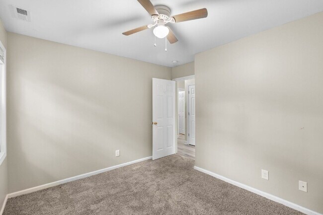 Building Photo - Cozy Timberwood Dr
