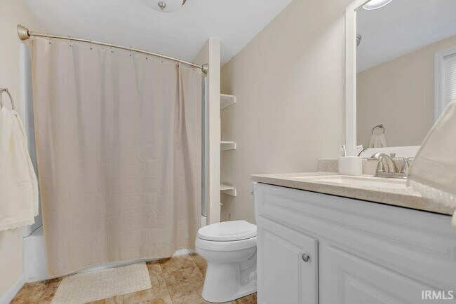 Building Photo - 1744 Parkview Dr