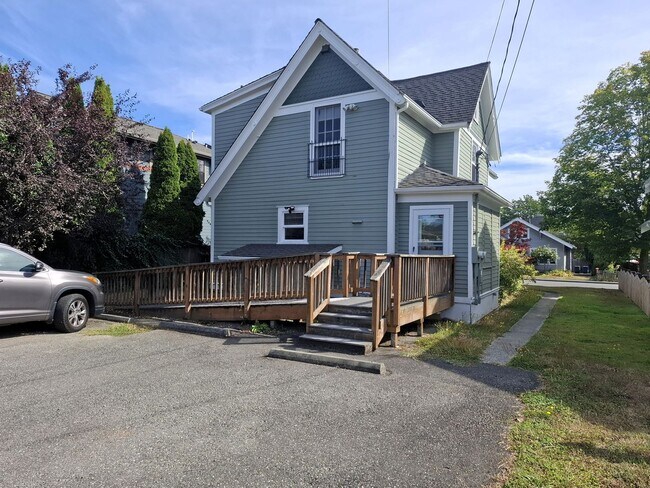 Building Photo - 2321 Elm St