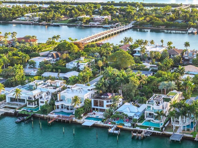 Building Photo - 279 N Hibiscus Dr